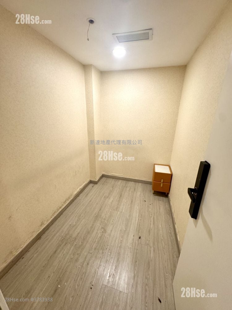 Yuen Long City Centre Rental 5+ Bedrooms , 2 Toilets 1,500 ft²