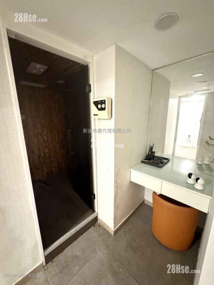 Yuen Long City Centre Rental 5+ Bedrooms , 2 Toilets 1,500 ft²