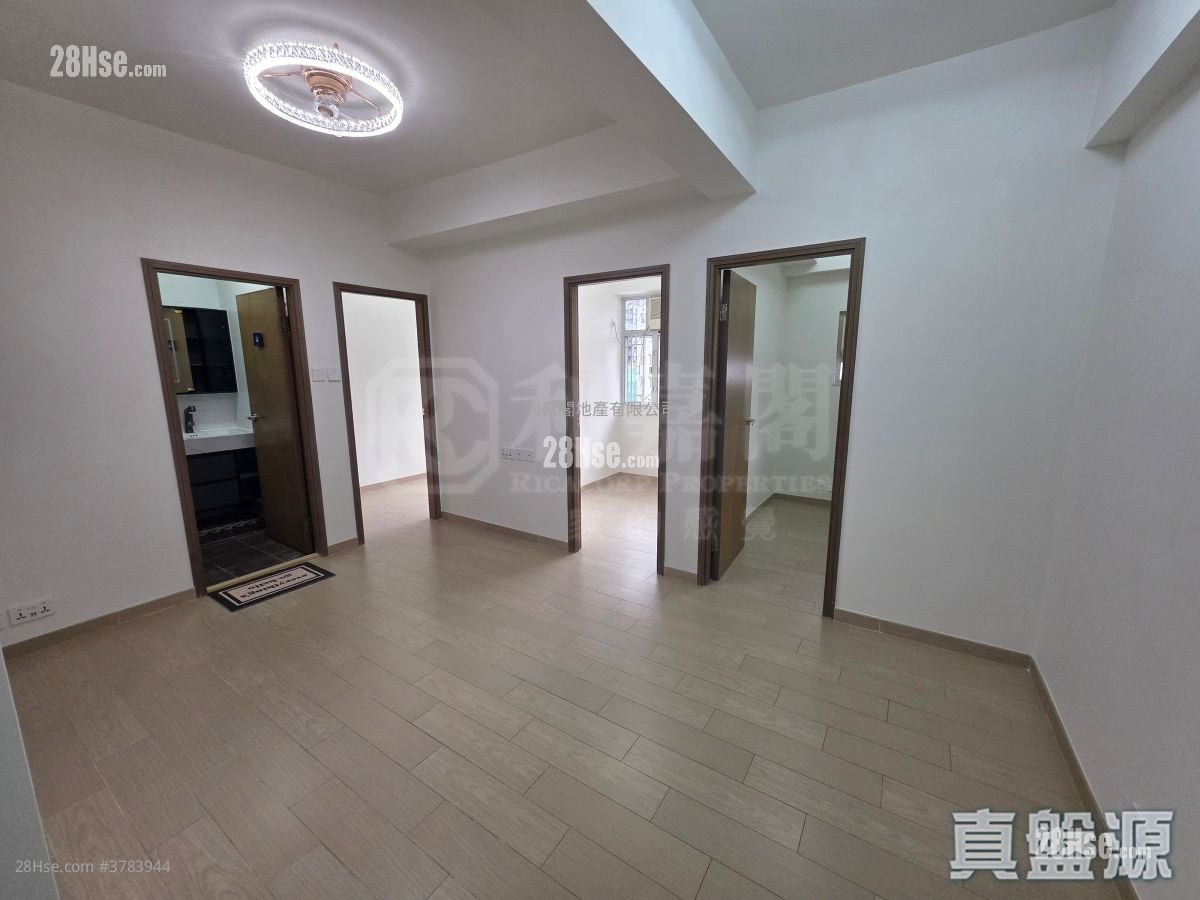 Hung Yu Mansion Sell 3 Bedrooms , 1 Bathroom 405 ft²