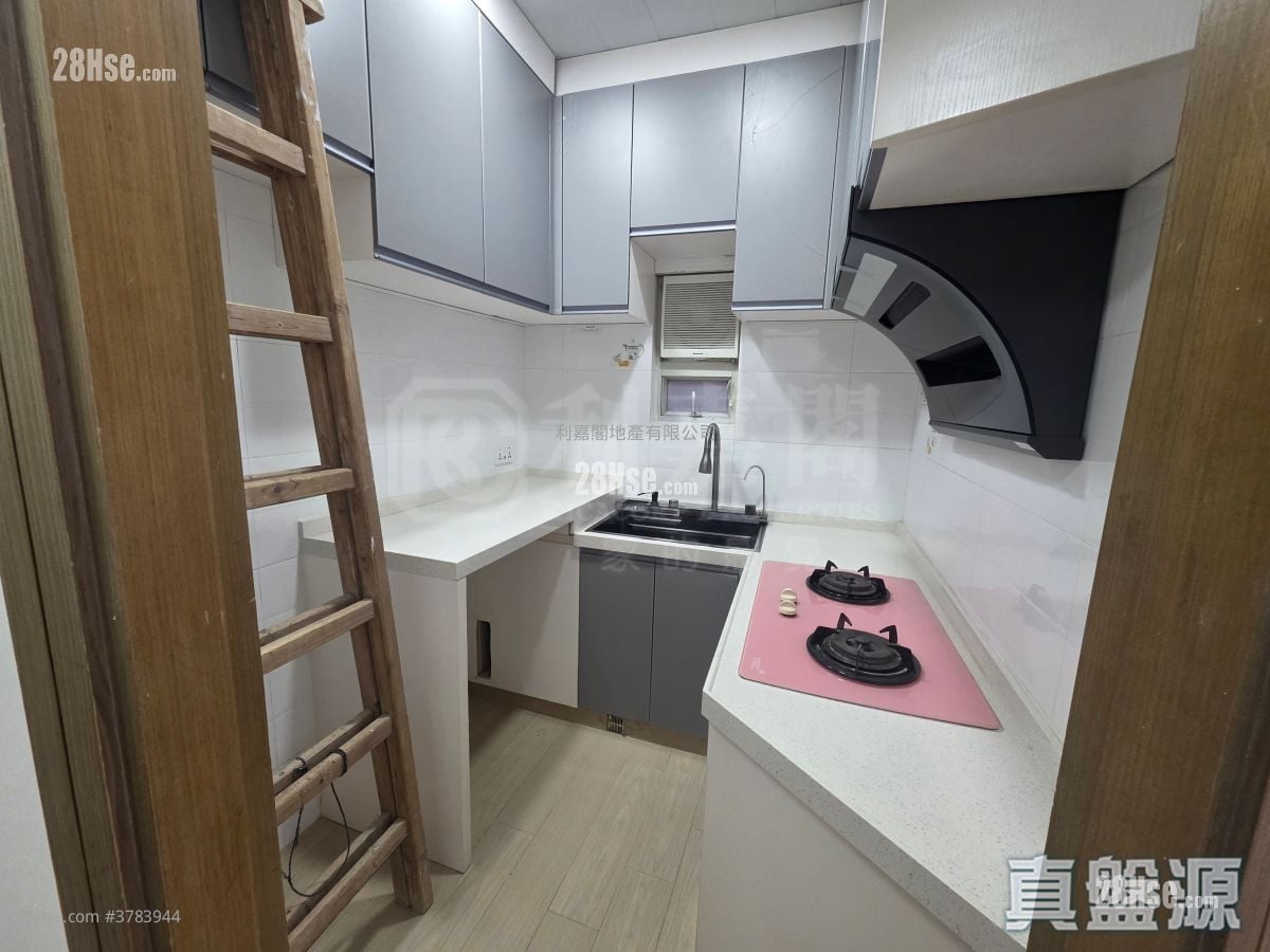 Hung Yu Mansion Sell 3 Bedrooms , 1 Bathroom 405 ft²