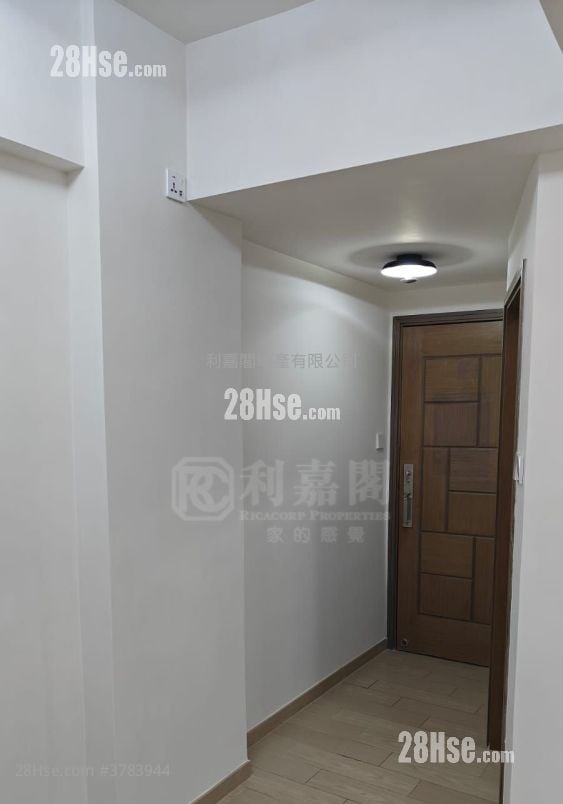 Hung Yu Mansion Sell 3 Bedrooms , 1 Bathroom 405 ft²