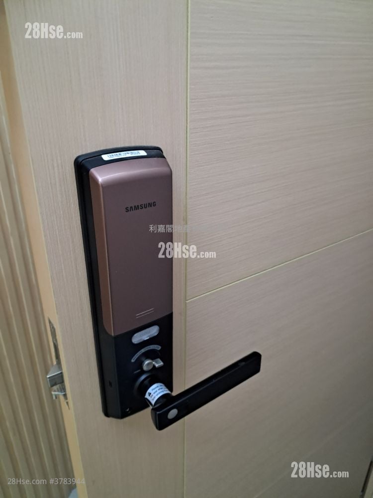 Hung Yu Mansion Sell 3 Bedrooms , 1 Bathroom 405 ft²