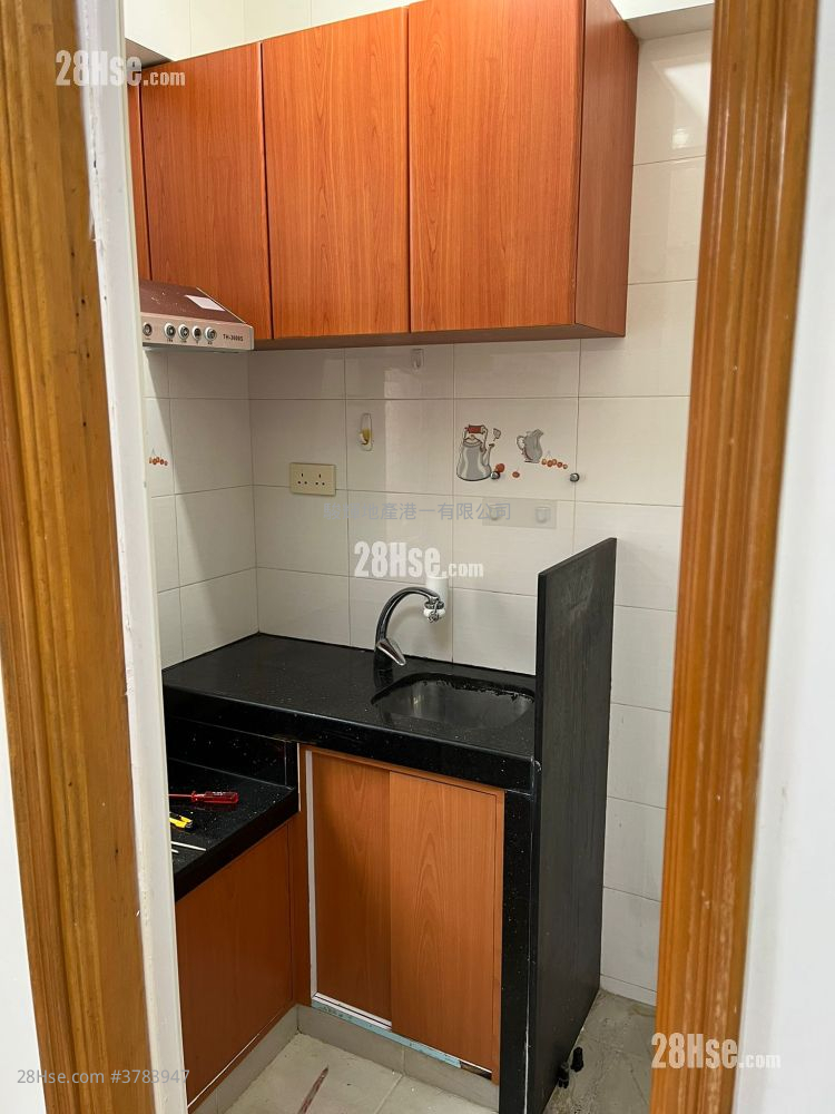 鸿威大厦 租盘 2 房 , 1 浴室 300 平方尺