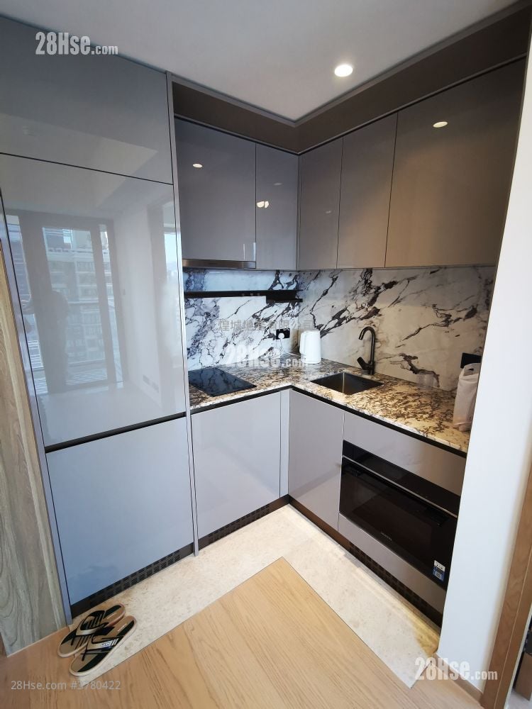 Topside Residence Rental 2 Bedrooms , 1 Bathroom 385 ft²