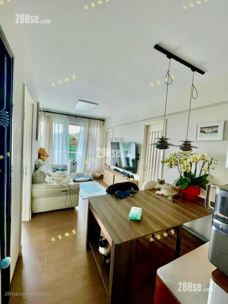 Uptown Sell 2 Bedrooms , 1 Bathroom 523 ft²