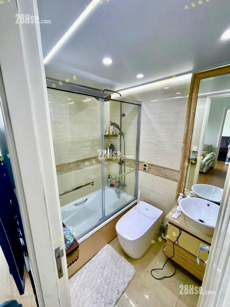 Uptown Sell 2 Bedrooms , 1 Bathroom 523 ft²