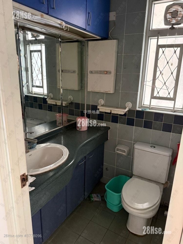 Tin Chung Court Sell 3 Bedrooms 650 ft²