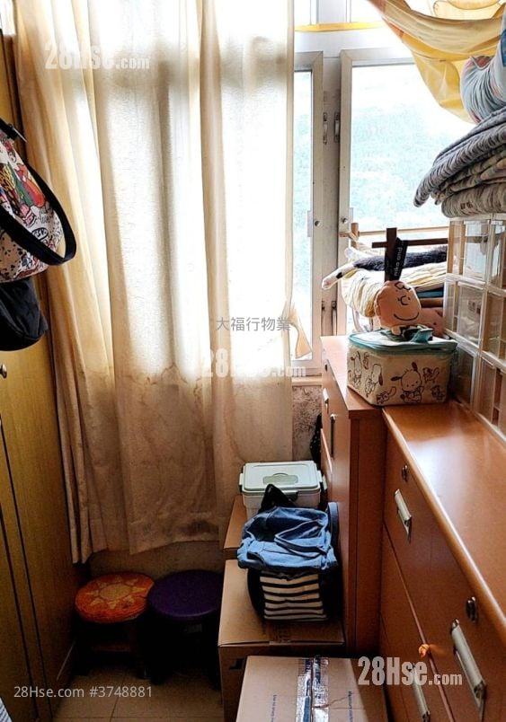 Pok Hong Estate Sell 2 Bedrooms , 1 Bathroom 381 ft²