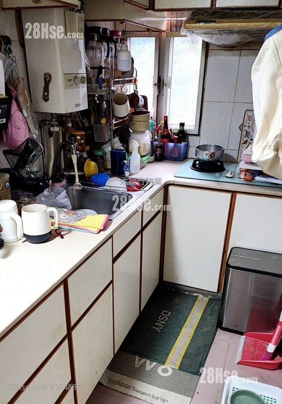 Pok Hong Estate Sell 2 Bedrooms , 1 Bathroom 381 ft²