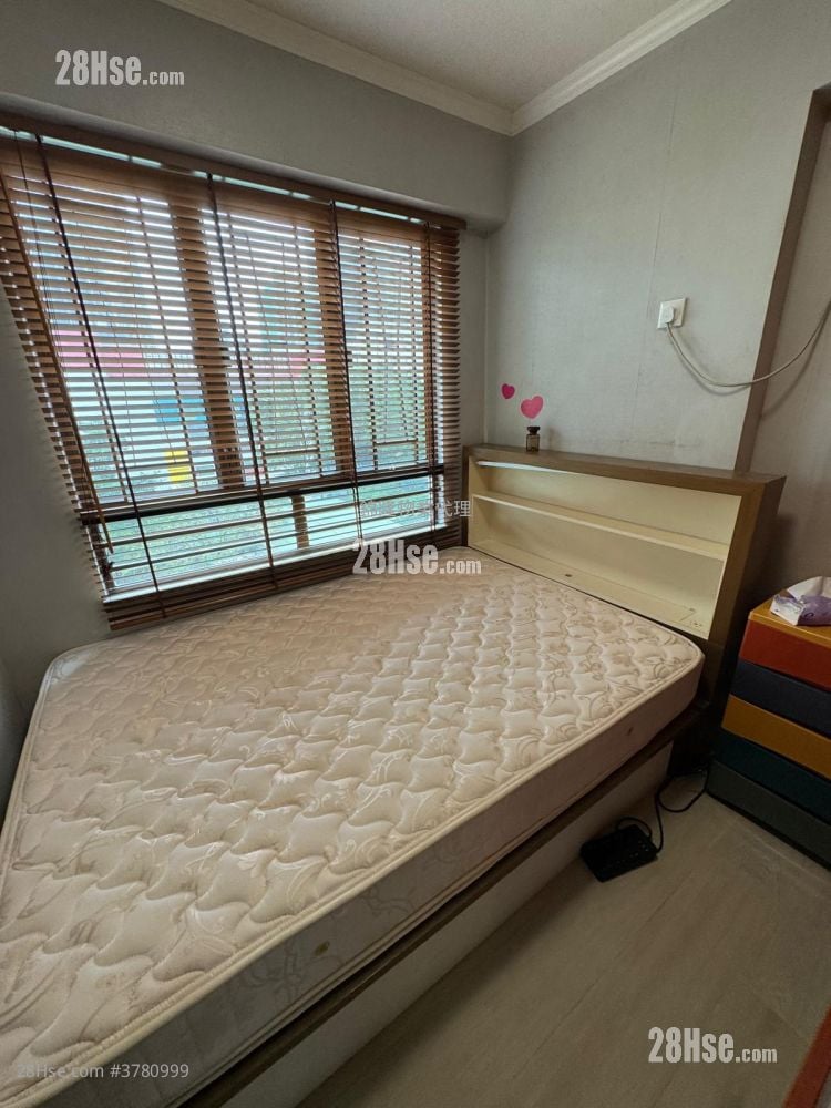 Hung Hom Gardens Sell 3 Bedrooms , 1 Bathroom 480 ft²