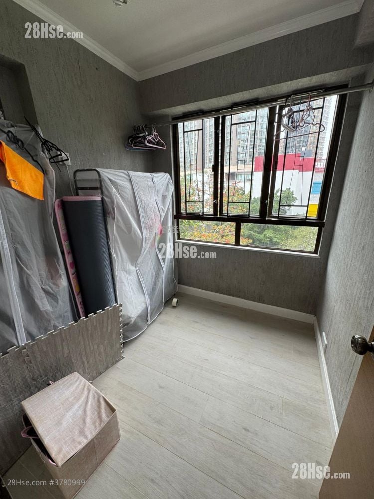 Hung Hom Gardens Sell 3 Bedrooms , 1 Bathroom 480 ft²