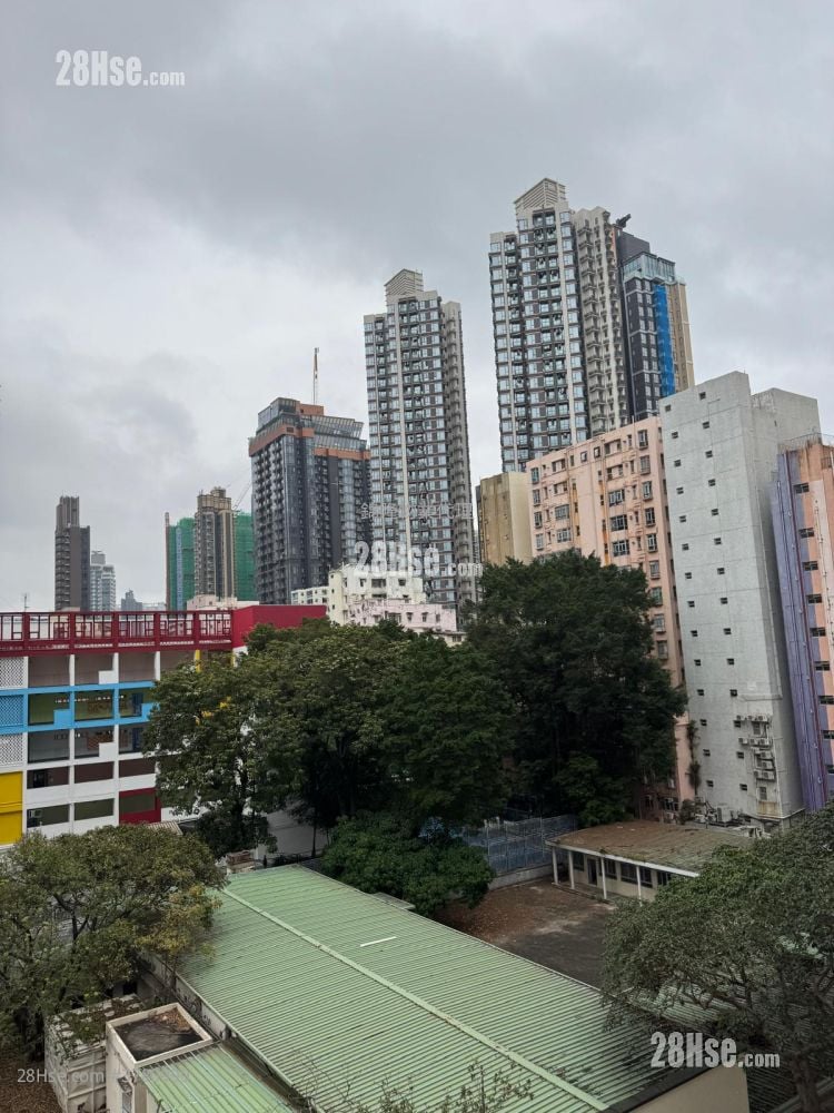 Hung Hom Gardens Sell 3 Bedrooms , 1 Bathroom 480 ft²