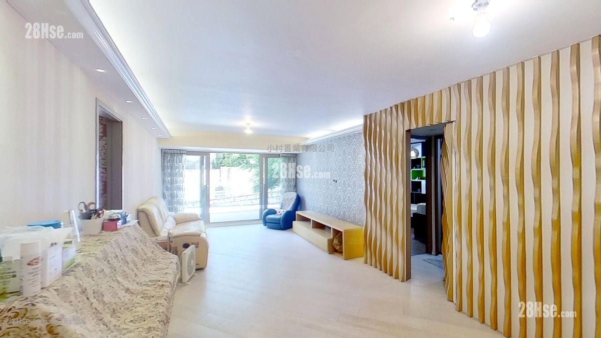 living room: Fairyland Garden Rental 3 Bedrooms , 2 Bathrooms 1,122 ft²