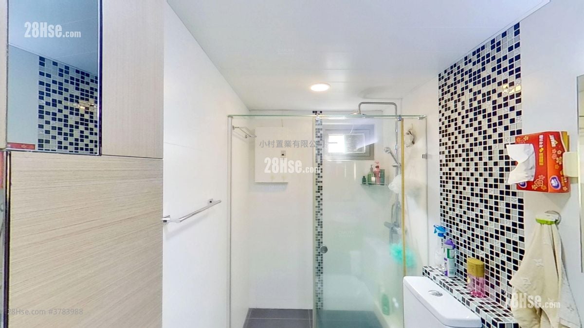 bathroom: Fairyland Garden Rental 3 Bedrooms , 2 Bathrooms 1,122 ft²