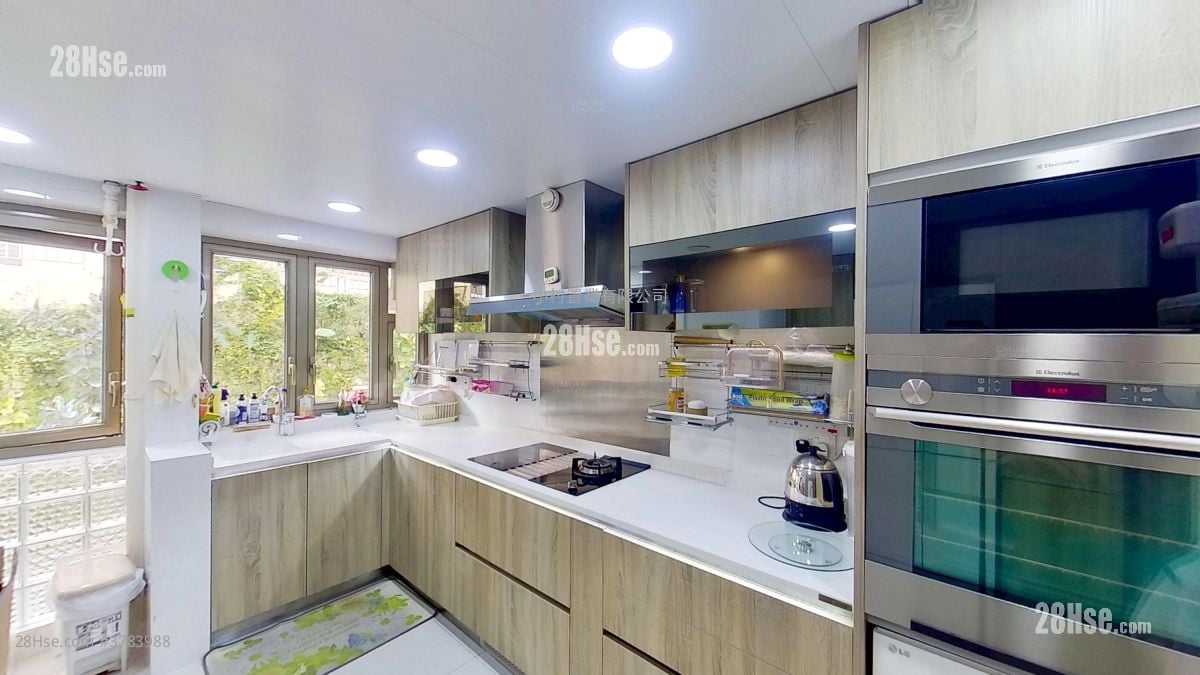 kitchen: Fairyland Garden Rental 3 Bedrooms , 2 Bathrooms 1,122 ft²