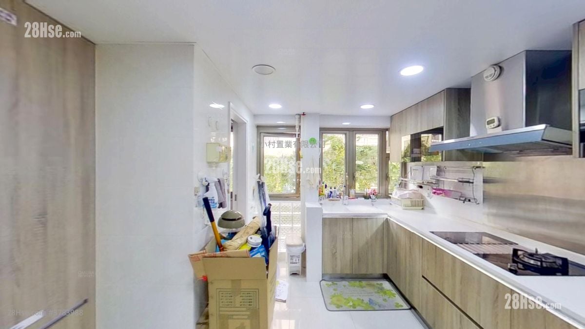 kitchen: Fairyland Garden Rental 3 Bedrooms , 2 Bathrooms 1,122 ft²