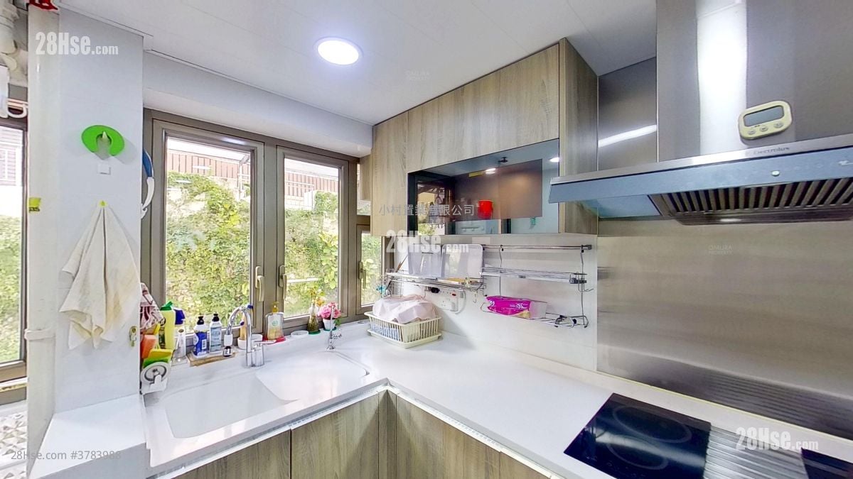 kitchen: Fairyland Garden Rental 3 Bedrooms , 2 Bathrooms 1,122 ft²