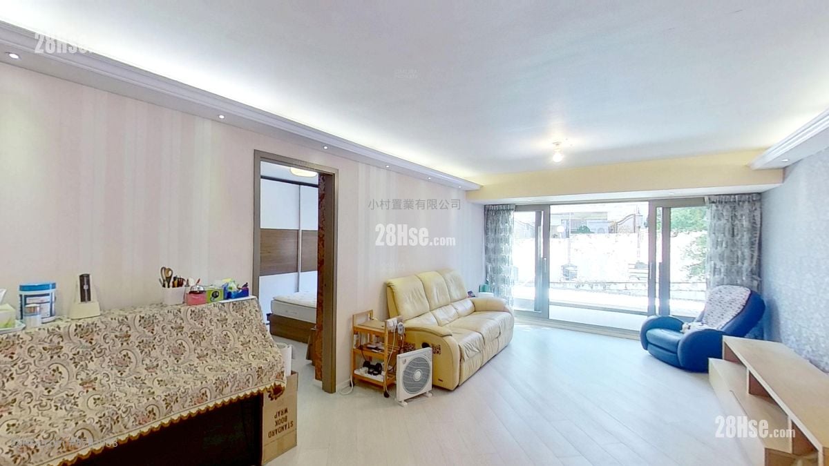 living room: Fairyland Garden Rental 3 Bedrooms , 2 Bathrooms 1,122 ft²