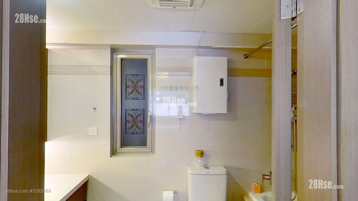 bathroom: Fairyland Garden Rental 3 Bedrooms , 2 Bathrooms 1,122 ft²