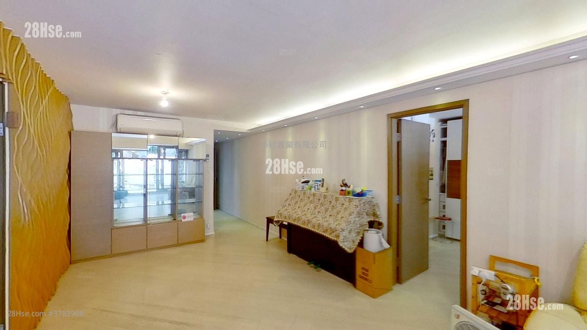 living room: Fairyland Garden Rental 3 Bedrooms , 2 Bathrooms 1,122 ft²