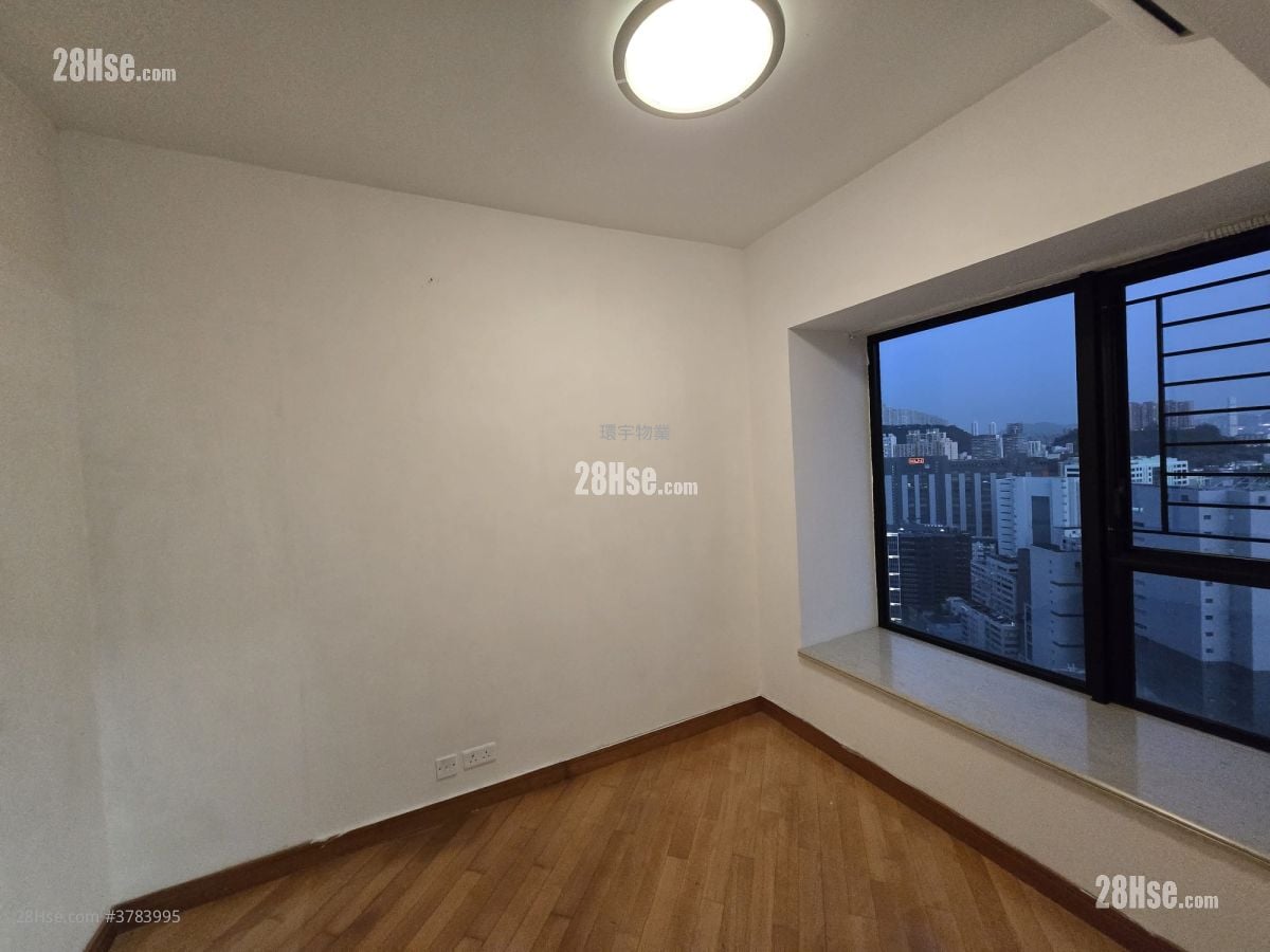 Chelsea Court Sell 2 Bedrooms , 1 Bathroom 479 ft²