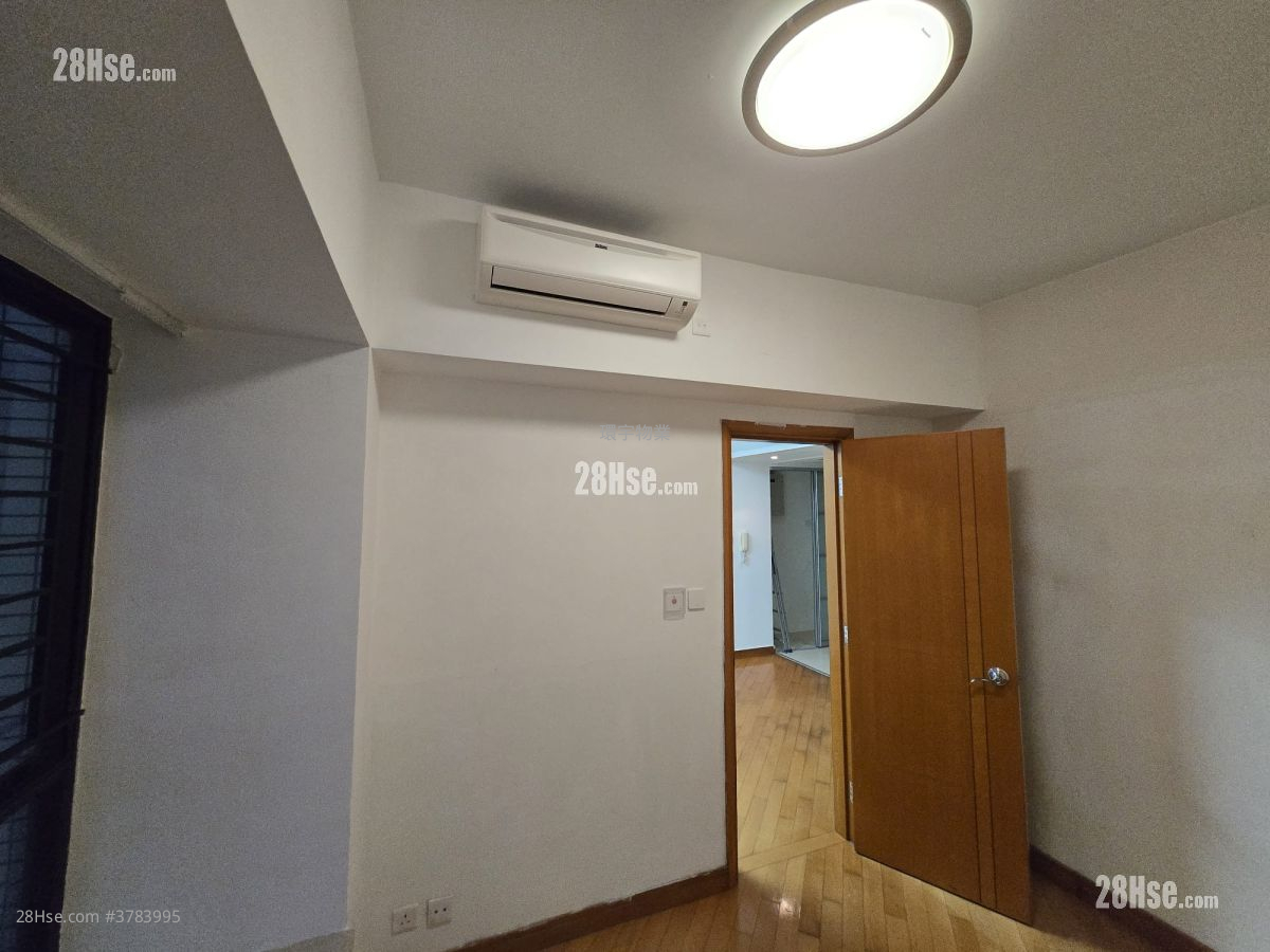 Chelsea Court Sell 2 Bedrooms , 1 Bathroom 479 ft²