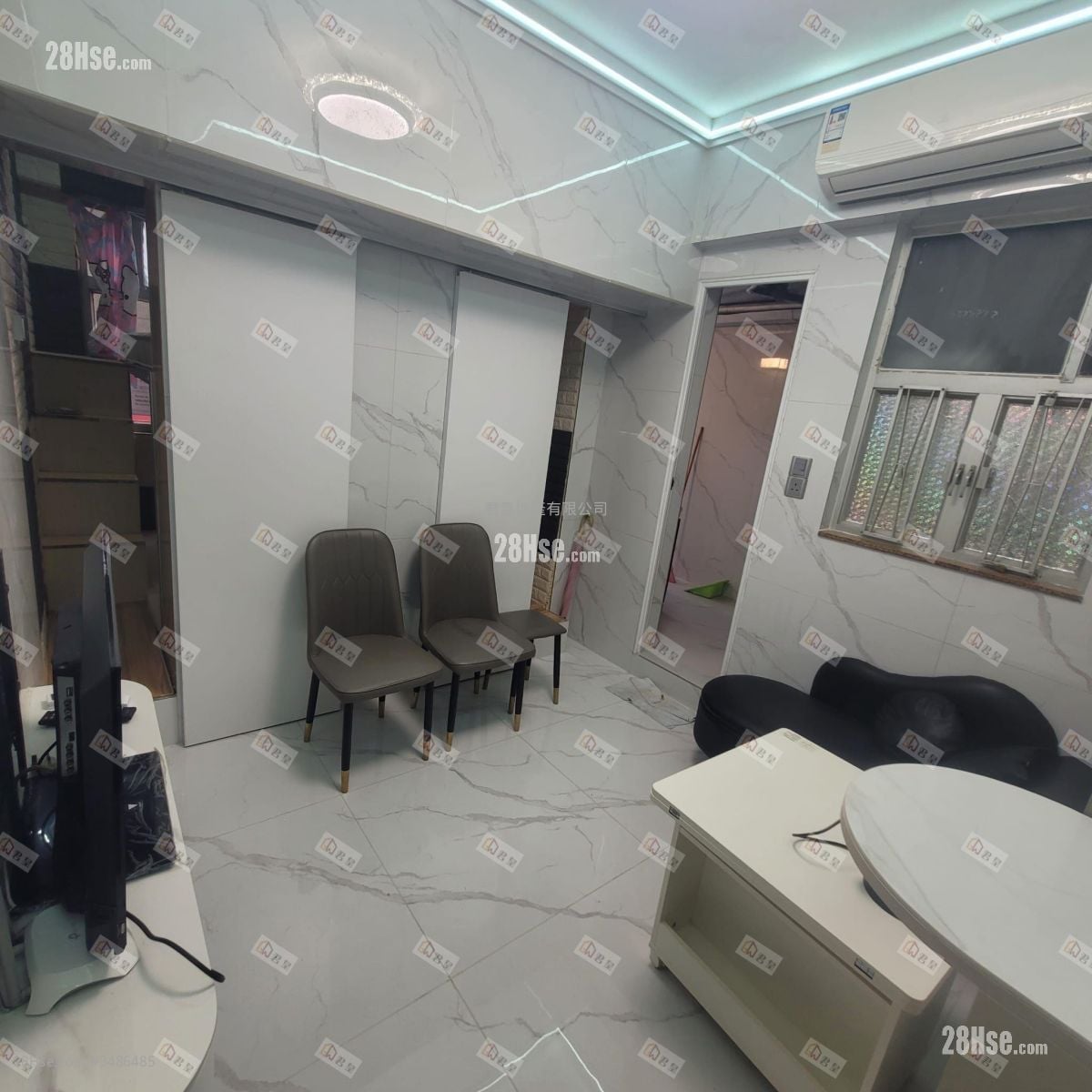 Cheung Hing Mansion Sell 2 Bedrooms , 1 Bathroom 256 ft²