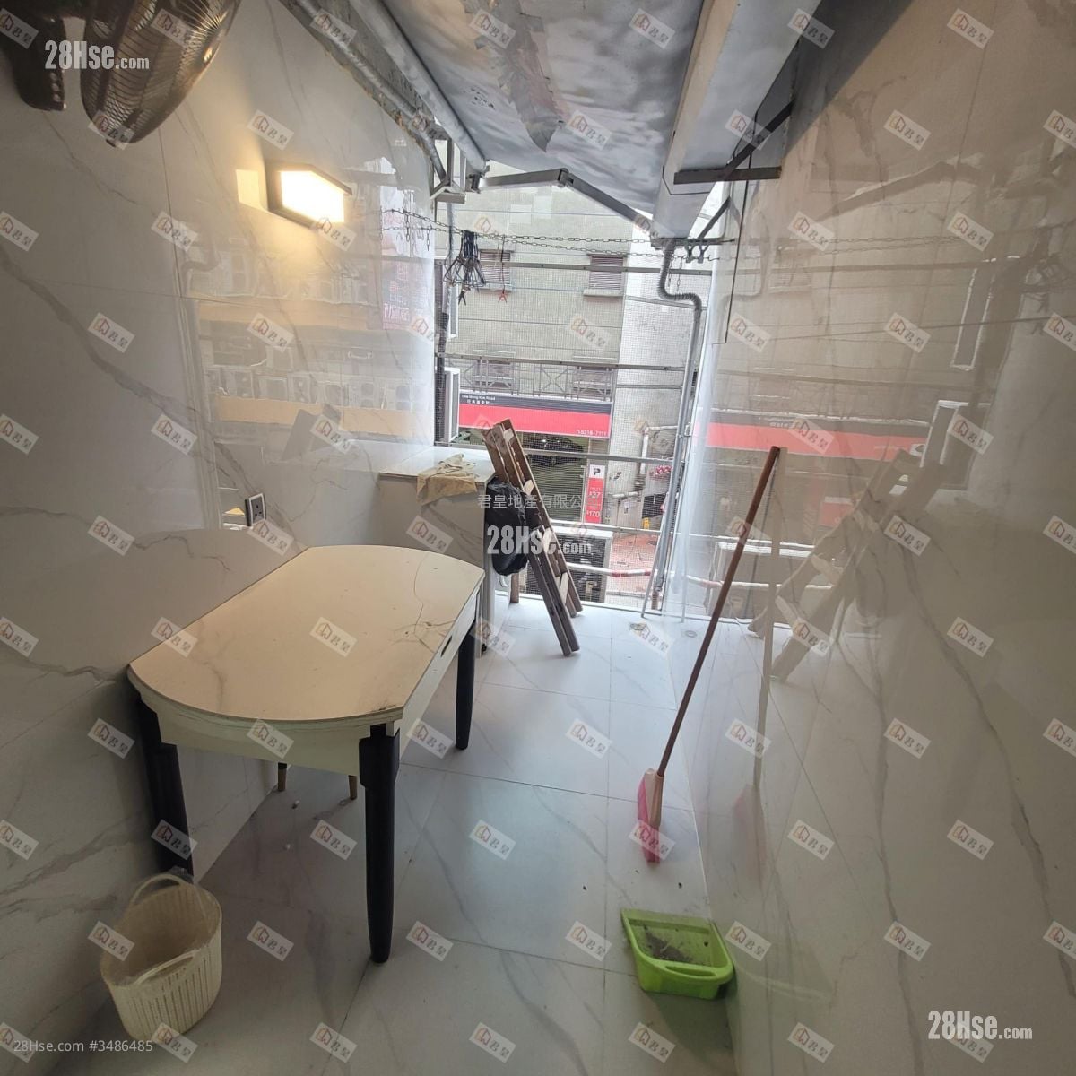 Cheung Hing Mansion Sell 2 Bedrooms , 1 Bathroom 256 ft²