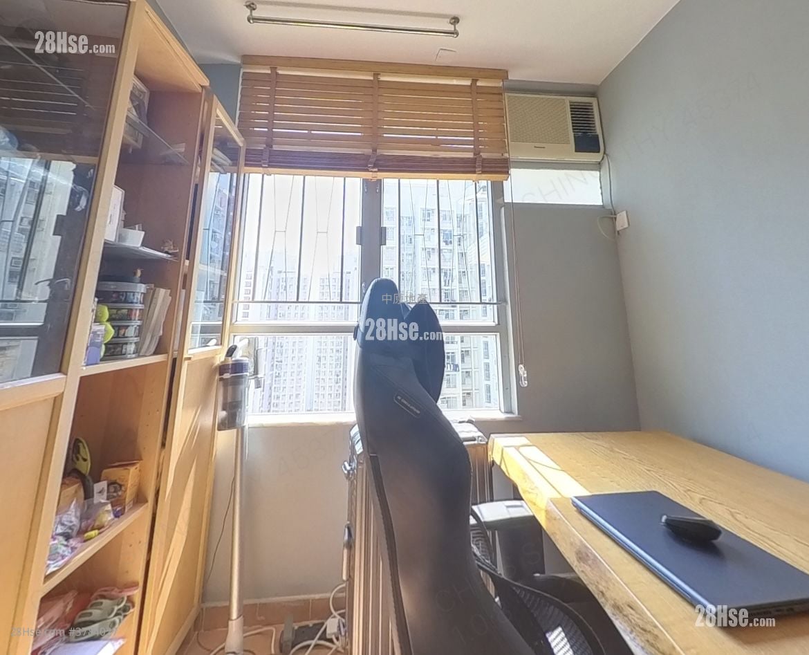 Tin Chung Court Sell 2 Bedrooms 426 ft²