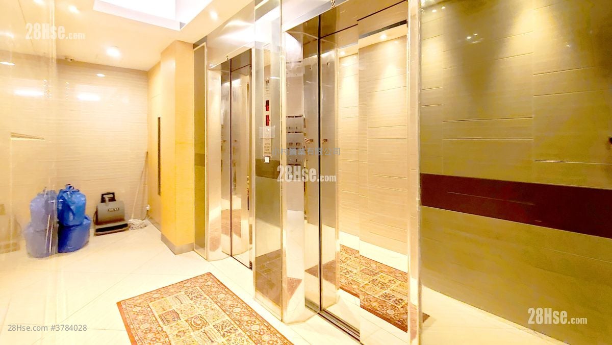 Lobby: Prime Mansion Rental 3 Bedrooms , 2 Bathrooms 600 ft²