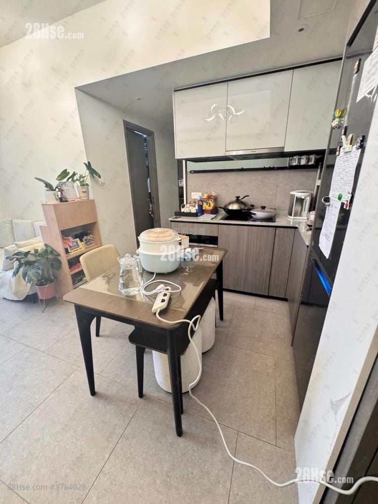 Yoho West Sell 3 Bedrooms , 2 Bathrooms 568 ft²