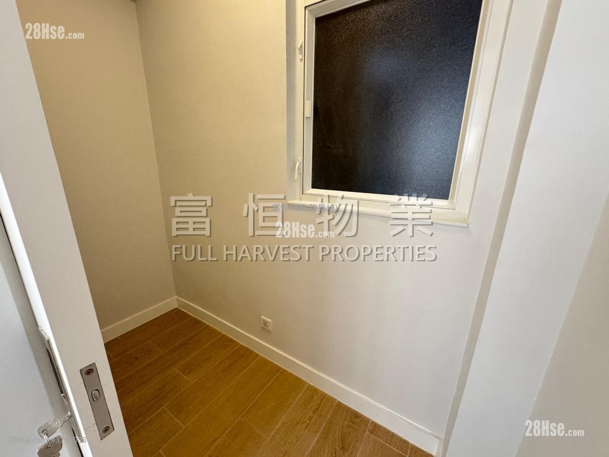 南荣大厦 租盘 1 房 , 1 浴室 375 平方尺