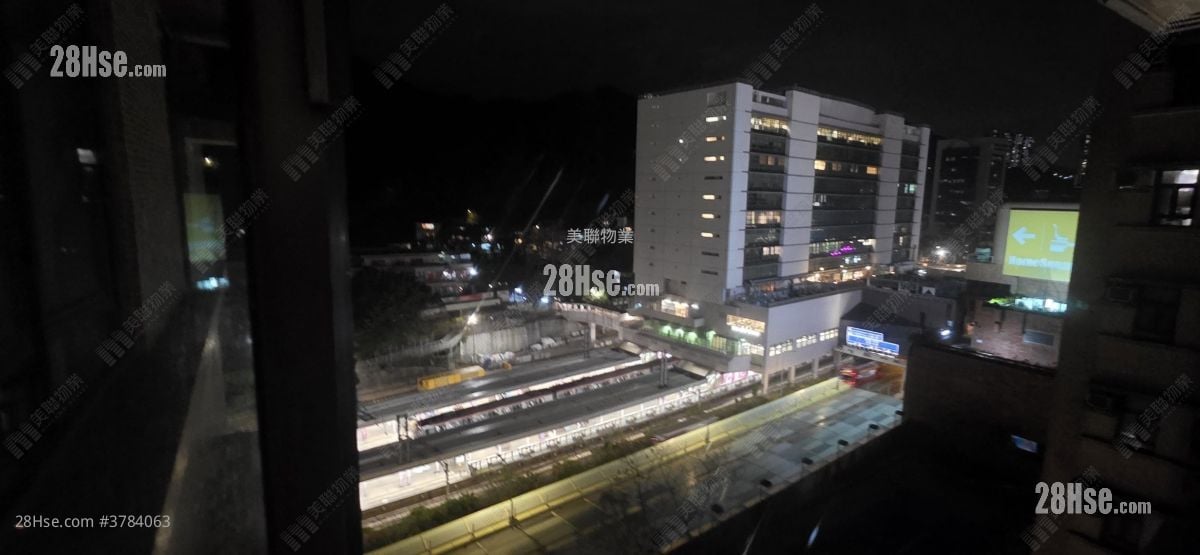 Wai Wah Centre Sell 2 Bedrooms , 1 Bathroom 308 ft²