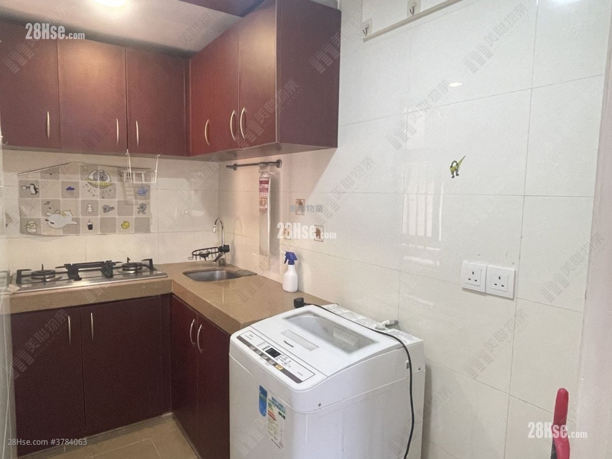 Wai Wah Centre Sell 2 Bedrooms , 1 Bathroom 308 ft²