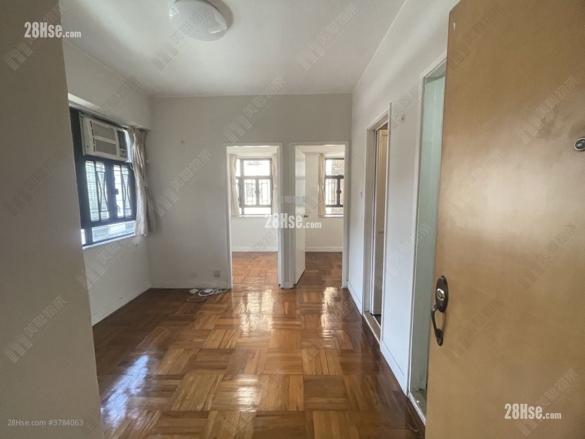 Wai Wah Centre Sell 2 Bedrooms , 1 Bathroom 308 ft²