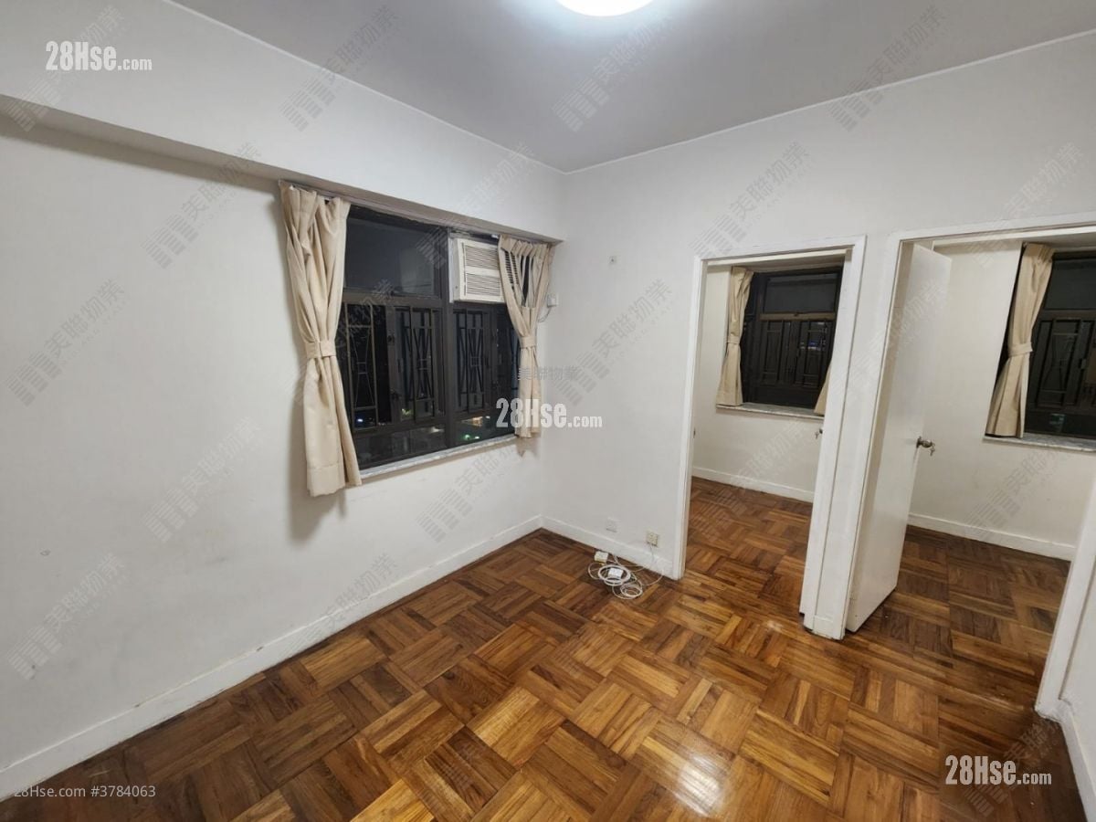 Wai Wah Centre Sell 2 Bedrooms , 1 Bathroom 308 ft²