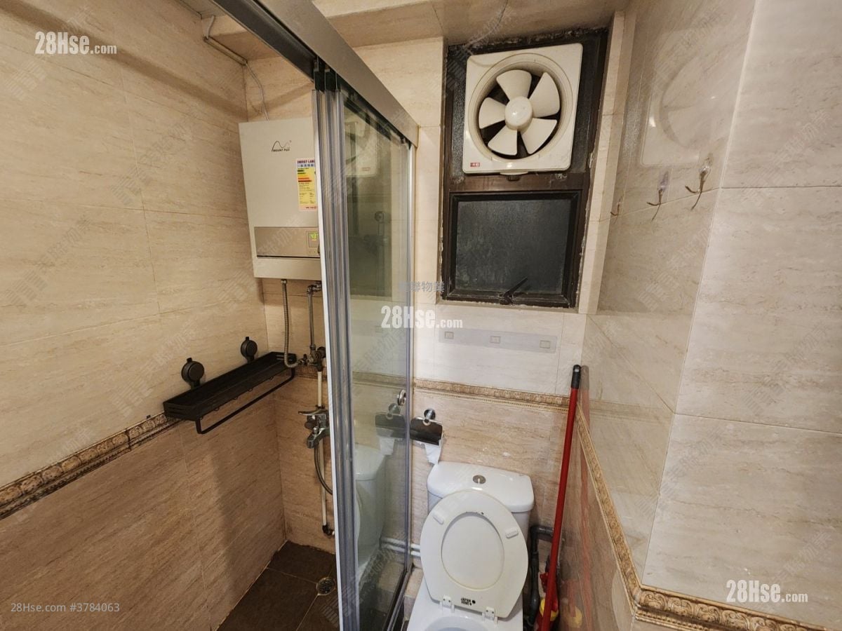 Wai Wah Centre Sell 2 Bedrooms , 1 Bathroom 308 ft²