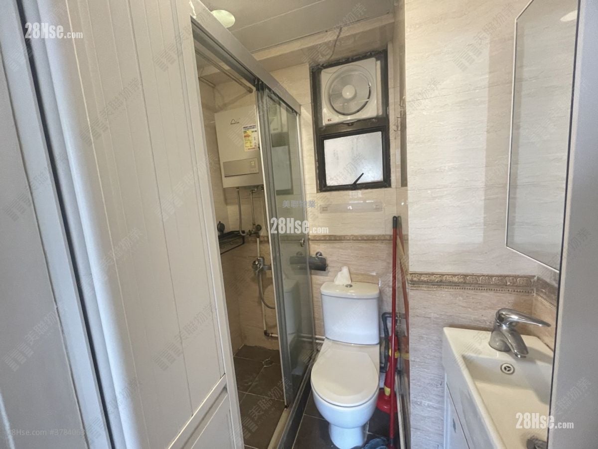 Wai Wah Centre Sell 2 Bedrooms , 1 Bathroom 308 ft²