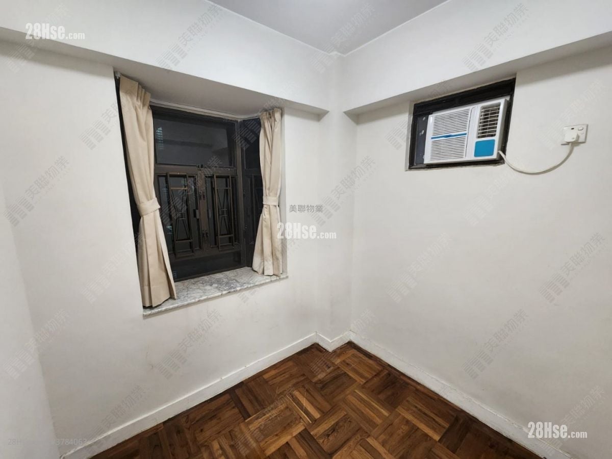 Wai Wah Centre Sell 2 Bedrooms , 1 Bathroom 308 ft²