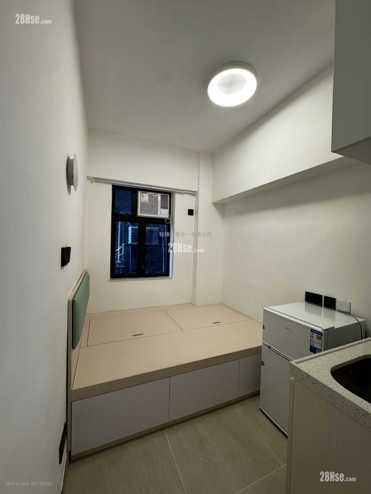 Burlington House Rental Studio , 1 Bathroom 160 ft²