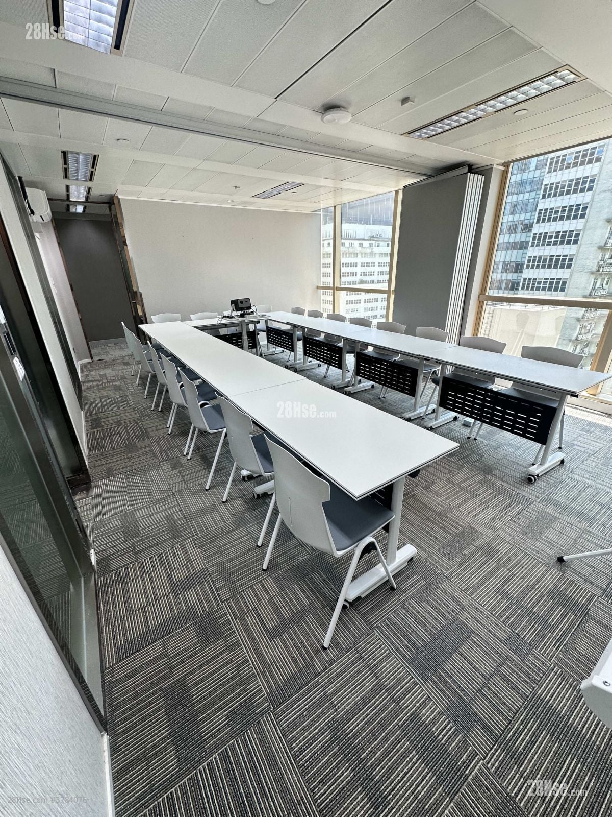 Hip Shing Hong Centre Rental 5+ Bedrooms , 2 Toilets 1,890 ft²