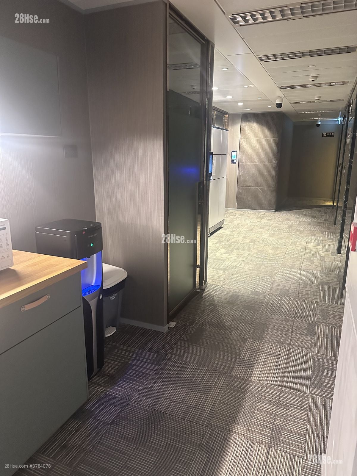 Hip Shing Hong Centre Rental 5+ Bedrooms , 2 Toilets 1,890 ft²