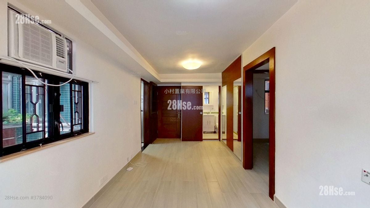 living room: Jade Court Rental 2 Bedrooms , 1 Bathroom 385 ft²