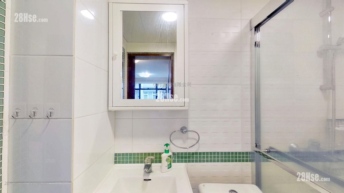 bathroom: Jade Court Rental 2 Bedrooms , 1 Bathroom 385 ft²
