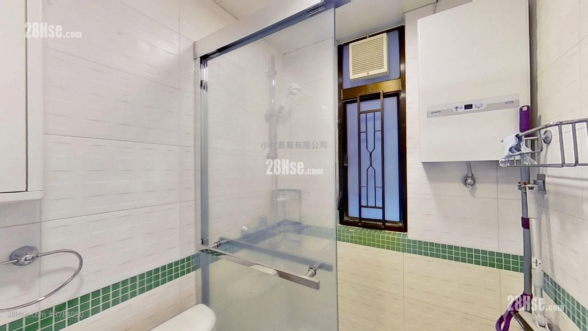 bathroom: Jade Court Rental 2 Bedrooms , 1 Bathroom 385 ft²