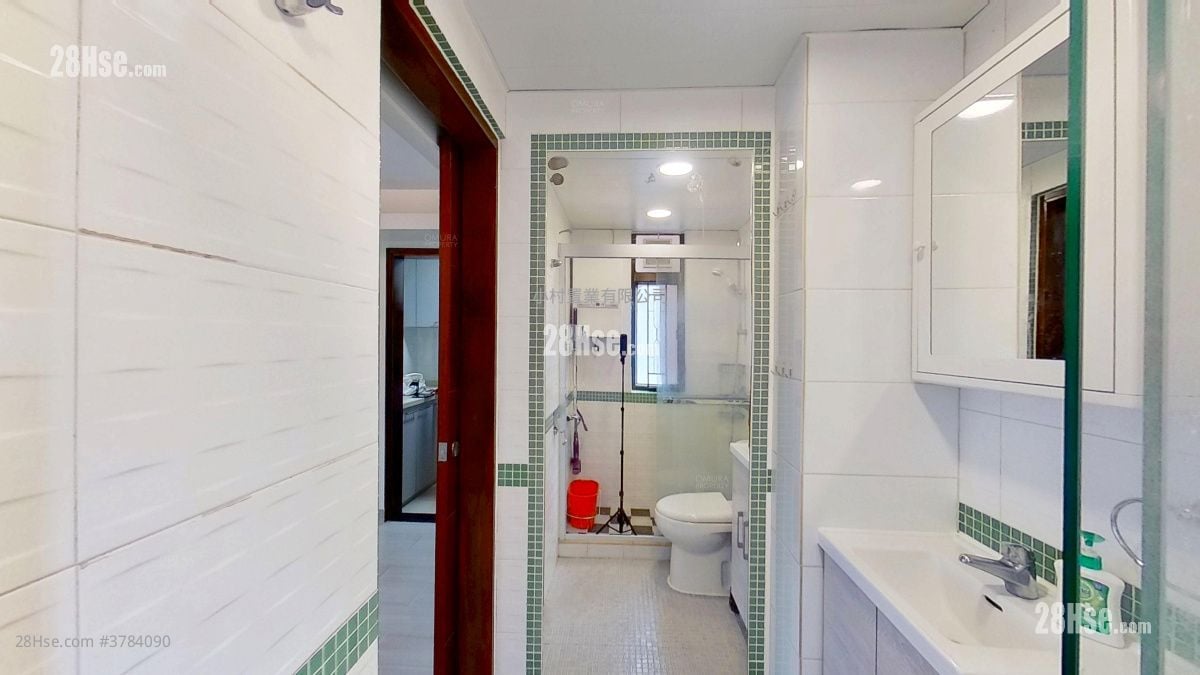 bathroom: Jade Court Rental 2 Bedrooms , 1 Bathroom 385 ft²