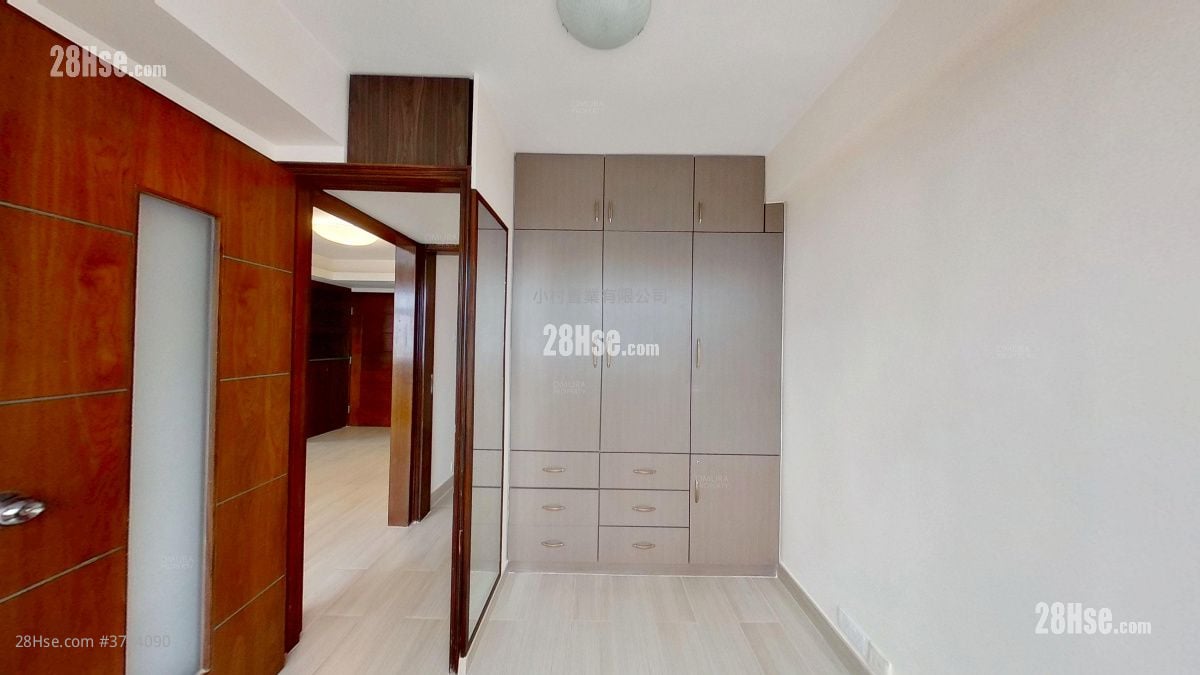 master room: Jade Court Rental 2 Bedrooms , 1 Bathroom 385 ft²