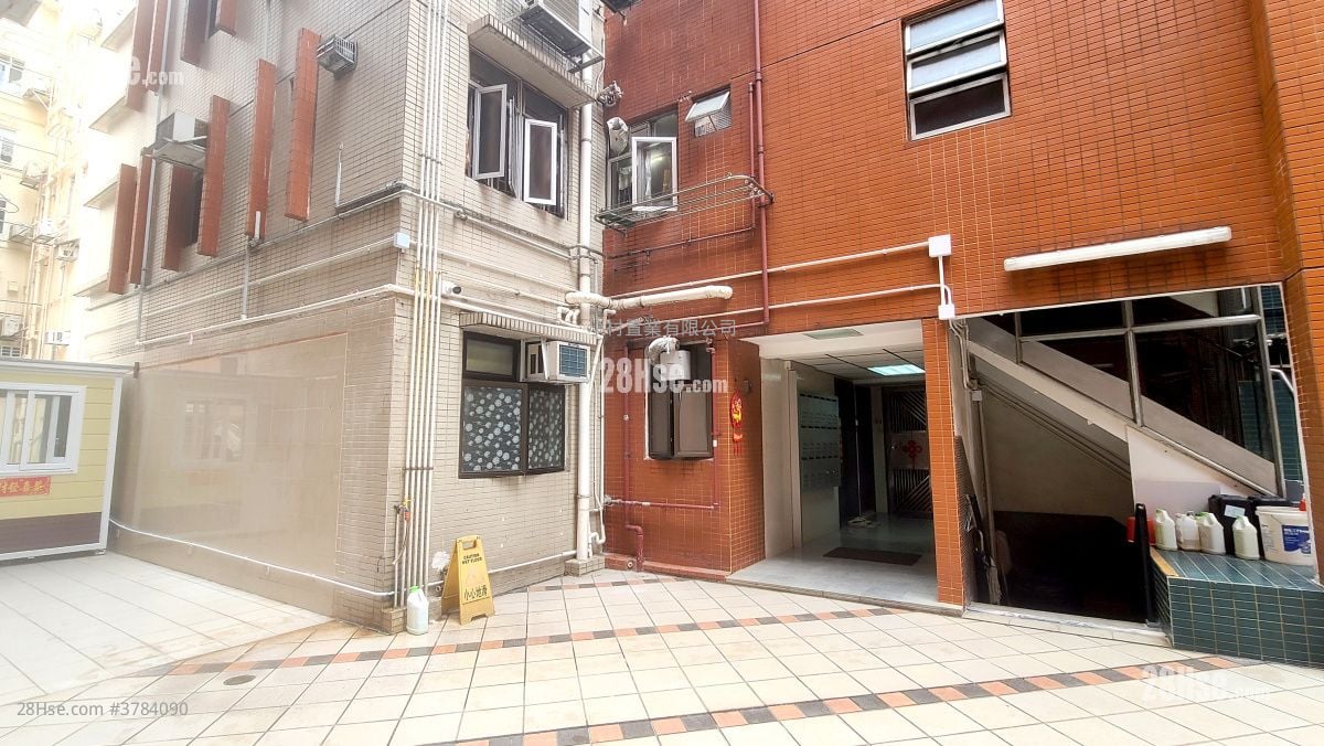 building outlook: Jade Court Rental 2 Bedrooms , 1 Bathroom 385 ft²