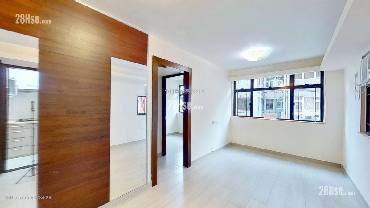 living room: Jade Court Rental 2 Bedrooms , 1 Bathroom 385 ft²