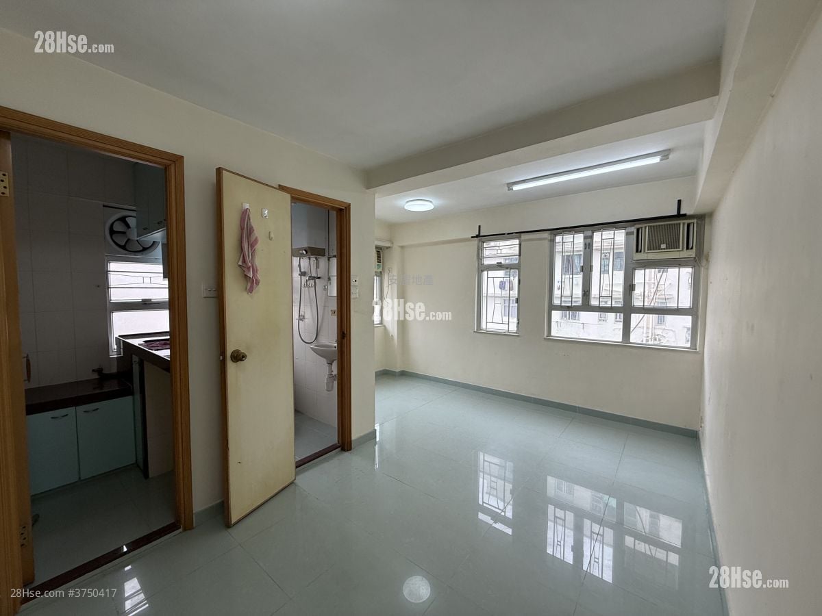 成都大厦 租盘 228 平方尺